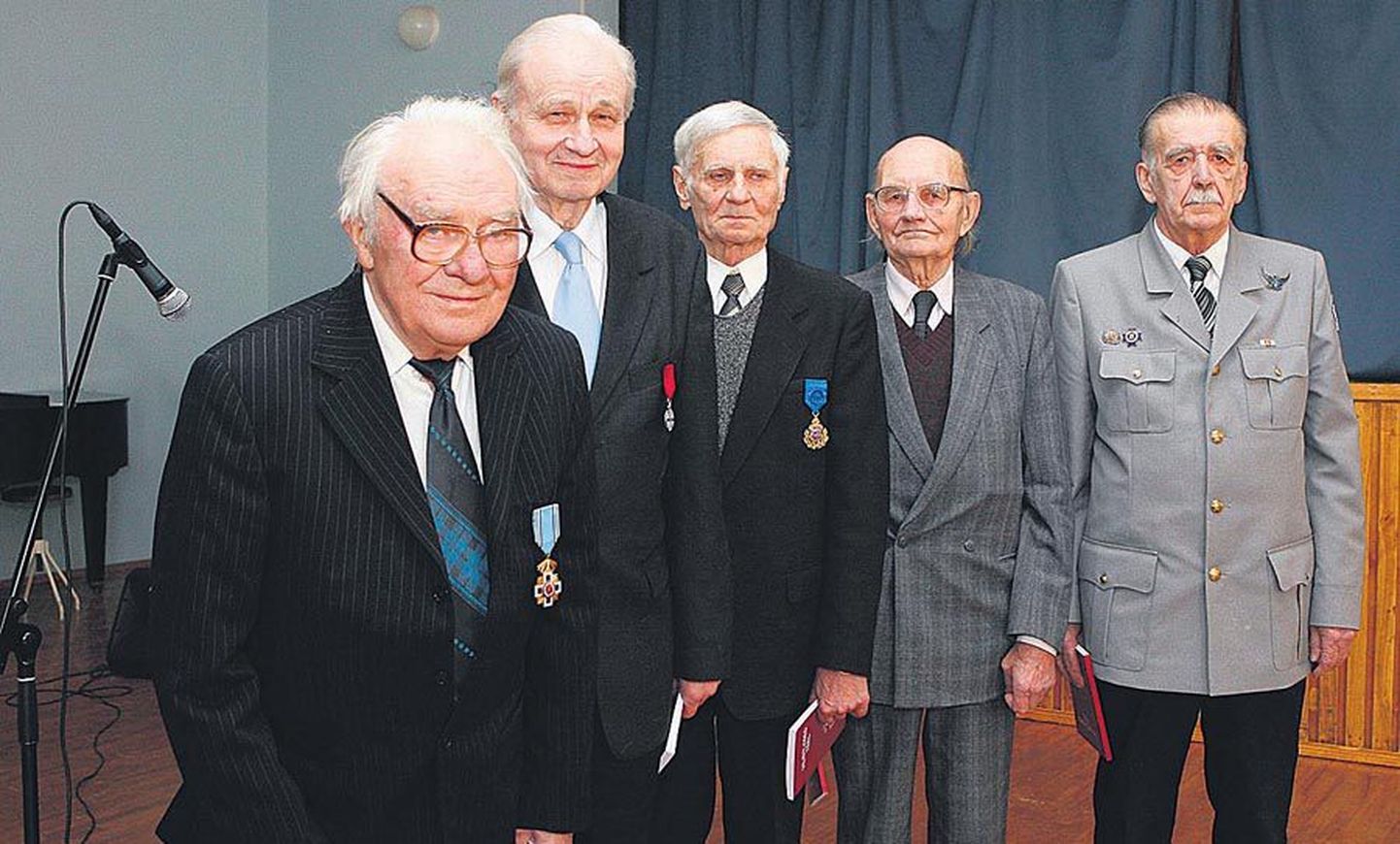 Aktusele olid kutsutud (vasakult) Arnold Sula, Juhan Maidlo, Udo Josia, Oskar Saare ja Valev Kaska.
