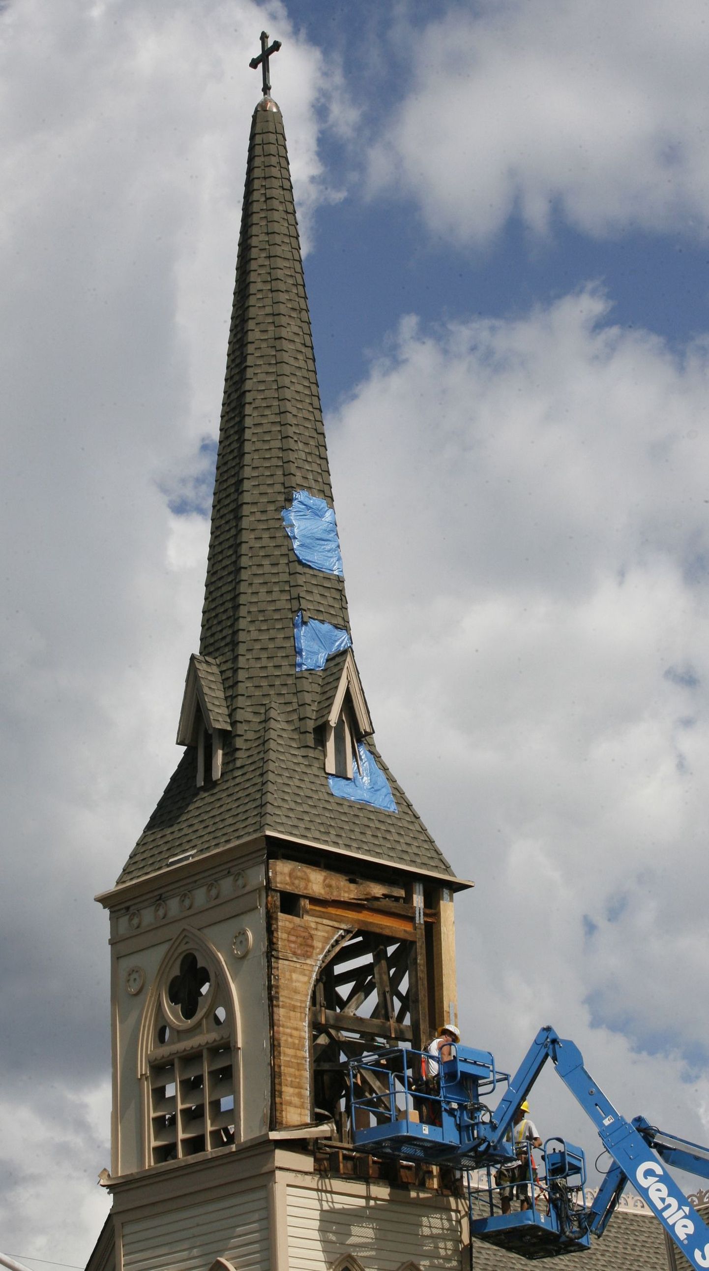 Newman United metodisti kiriku torni parandustööd