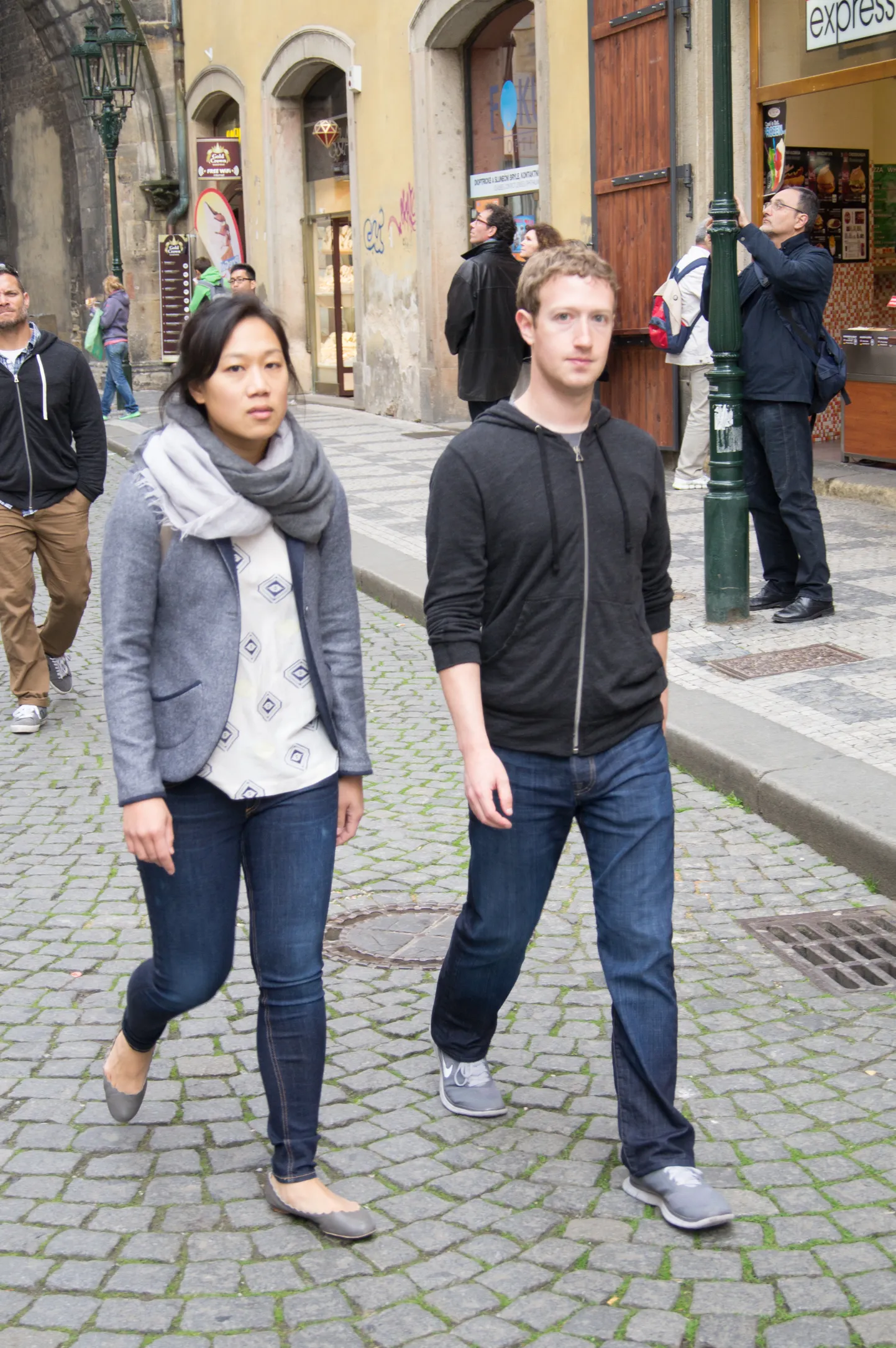 Priscilla Chan ning Mark Zuckerberg 2013. aastal Prahas.