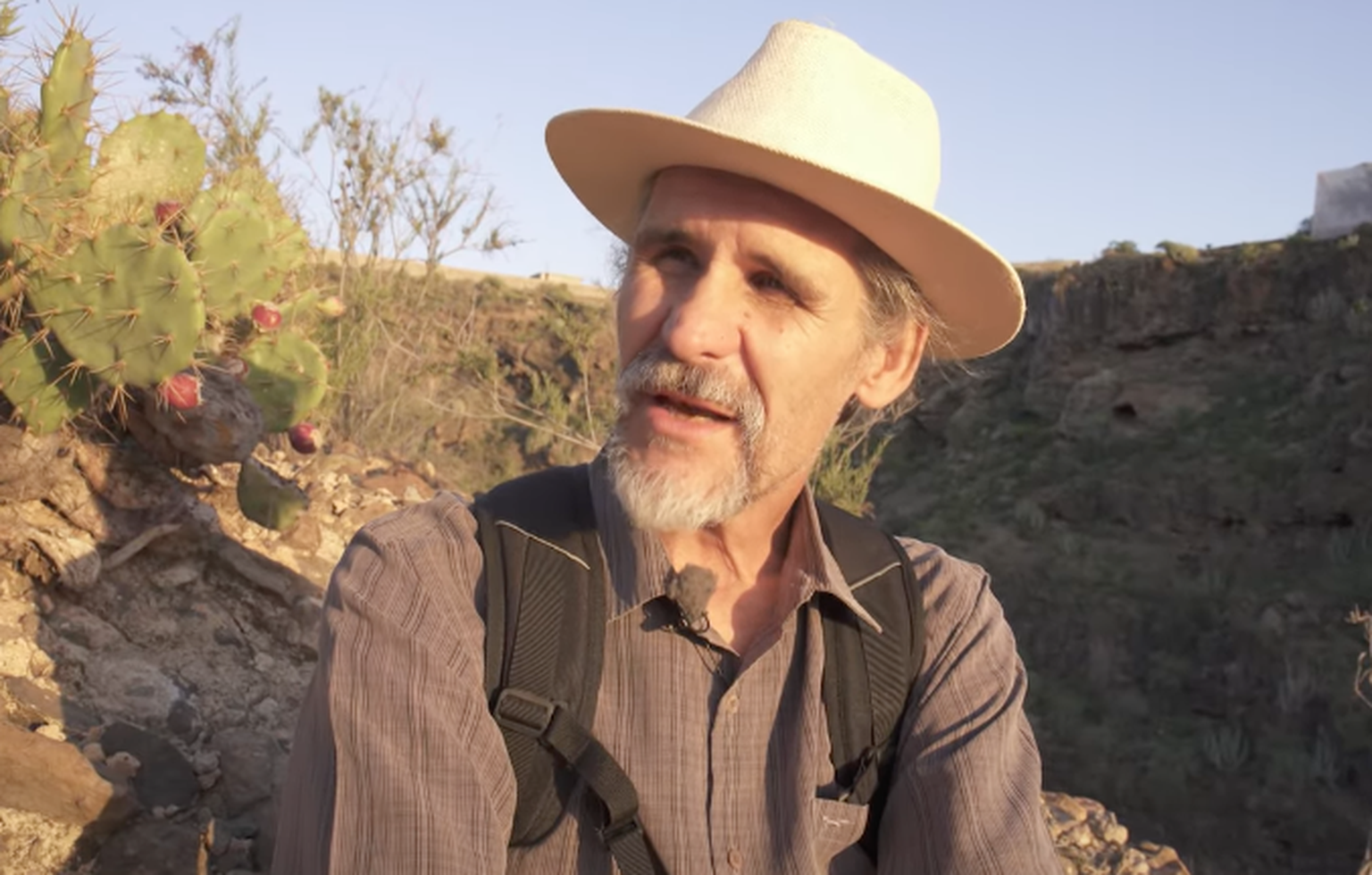56-летний Андрес поселился в пещере на острове Тенерифе