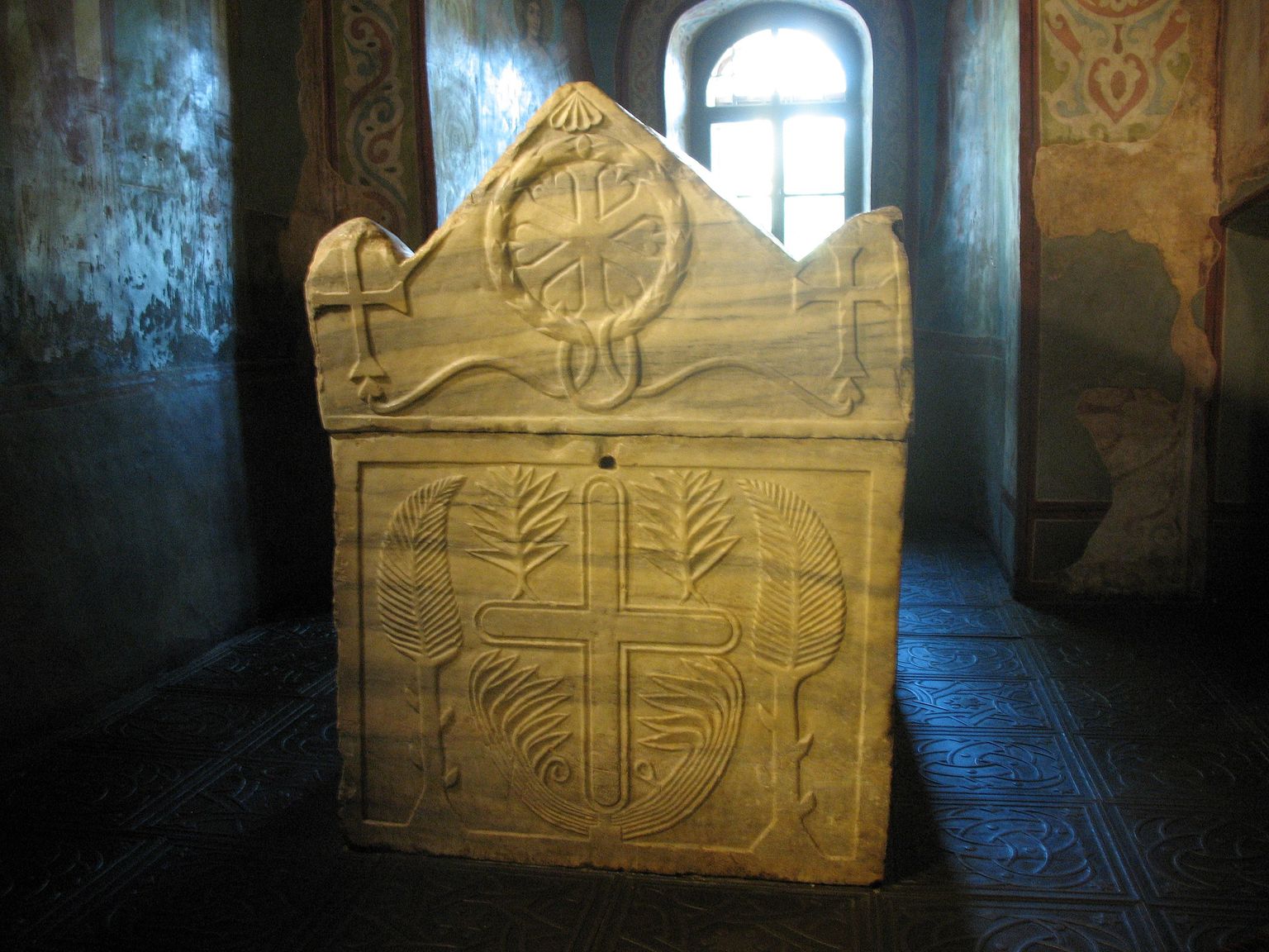 Sarkofaag Kiievi Püha Sofia peakirikus, kust kaaluka reliikviana kadusid Jaroslav Targa kondid.