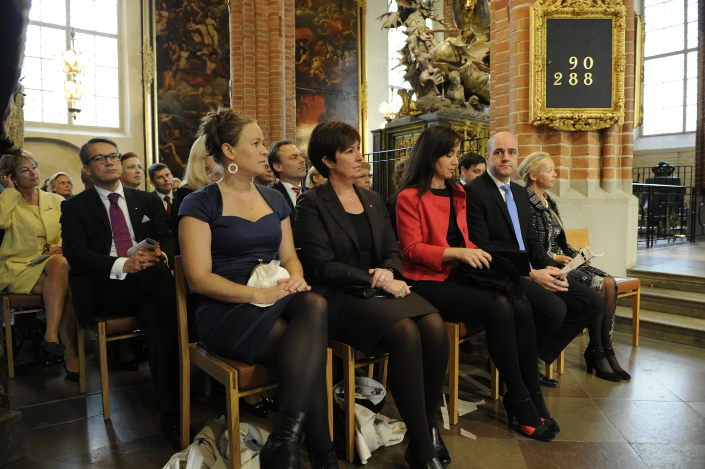Jumalateenistus Rootsi parlamendi avaistungi eel. Ees vasakult: roheliste liider Marie Wettergren, sotsiaaldemokraatide liider Mona Sahlin, Filippa Reinfeldt ja peaminister Fredrik Reinfeldt.
