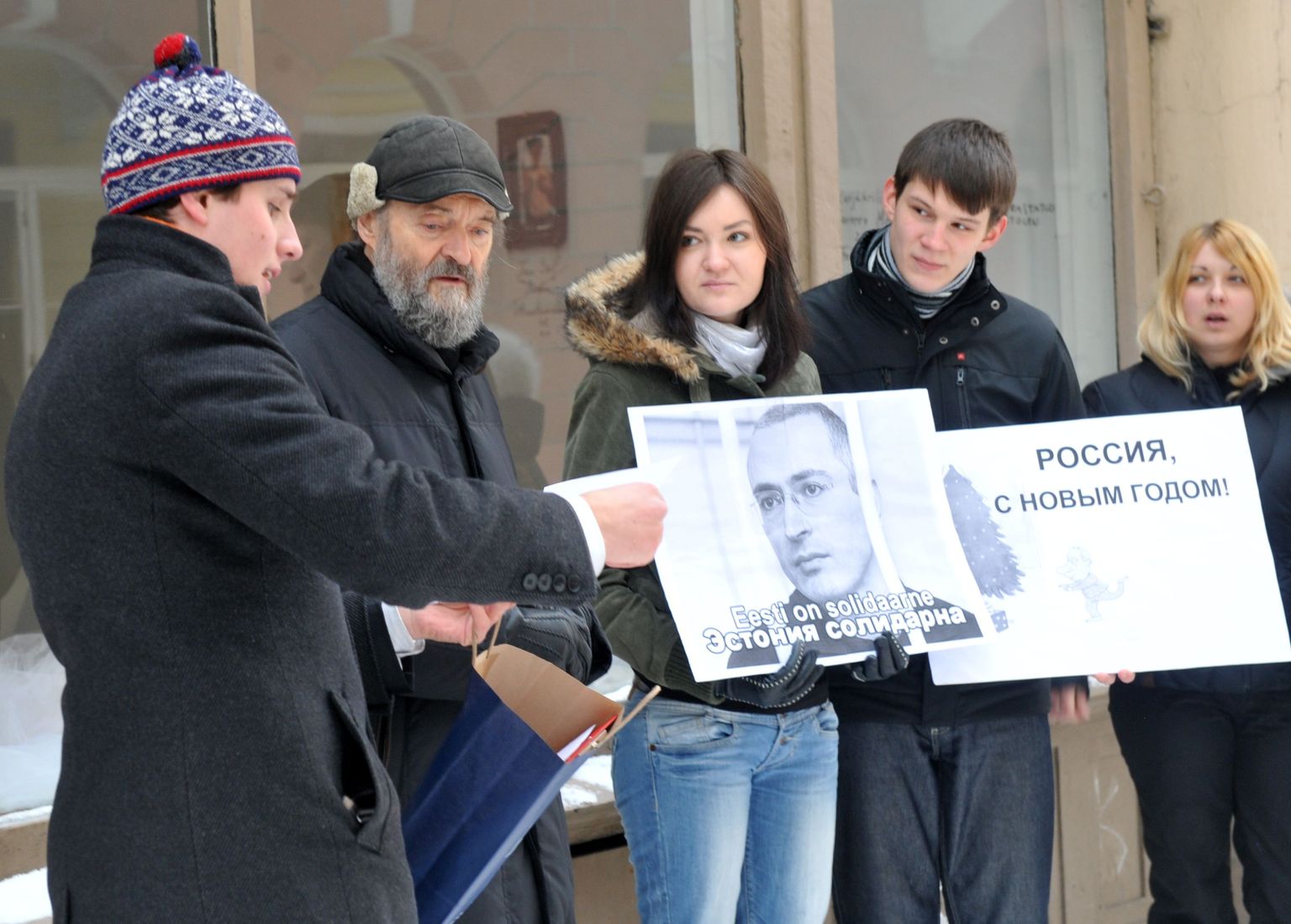 Demonstratsioon Vene suursaatkonna vastas Hodorkovski ja Lebedevi toetuseks, kus osales ka Arvo Pärt.