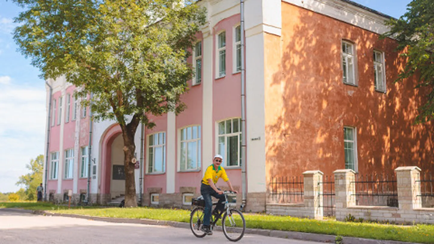Aleksandri kogudusele kuulunud ajalooline hoone on eesti majale peavarju pakkunud 2002. aastast − kogudus ise on seda maja aktiivselt kasutanud lühemat aega.