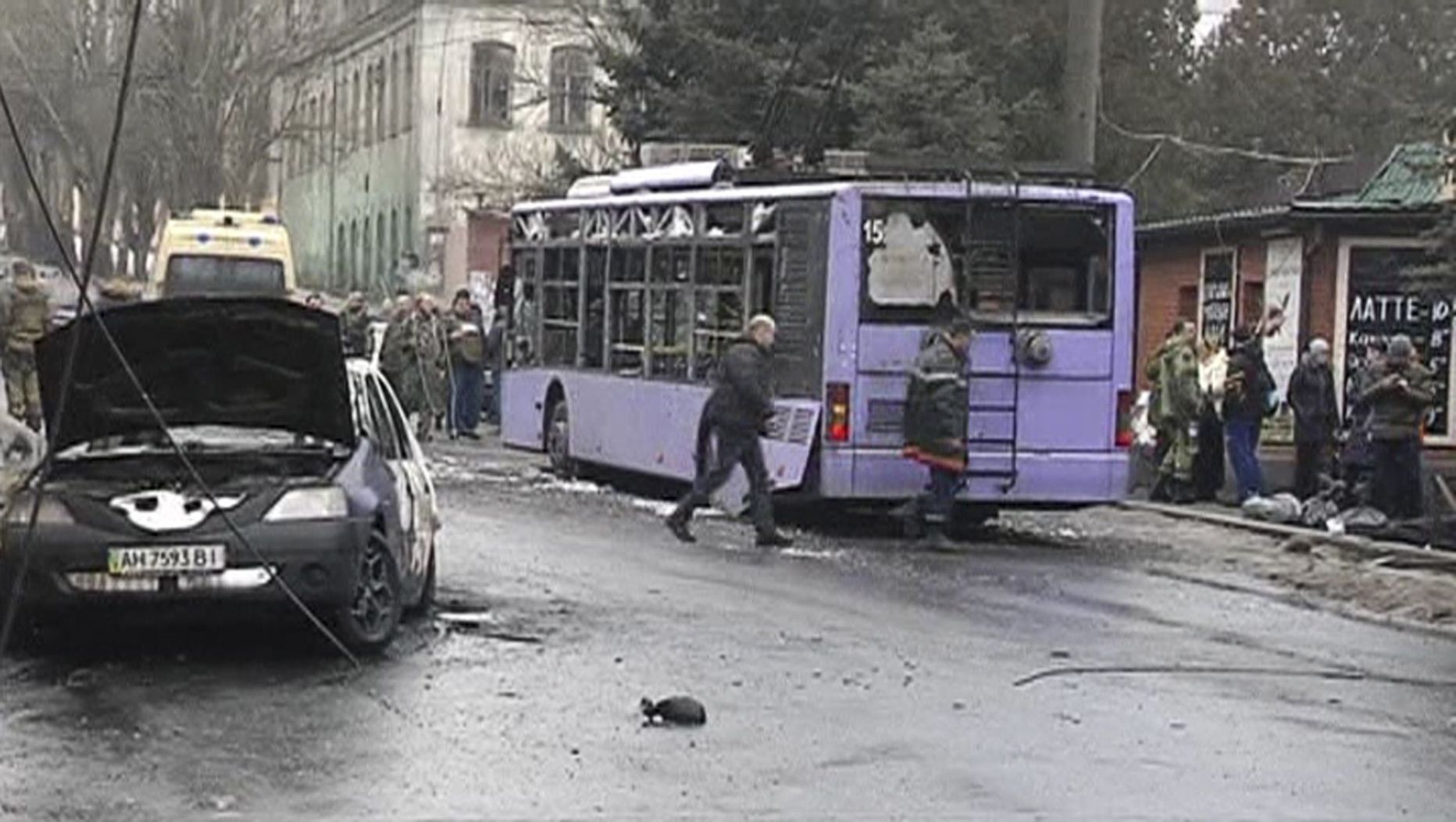 22 января в ходе обстрела Донецка снаряд попал в троллейбусную остановку, убив около десяти человек.