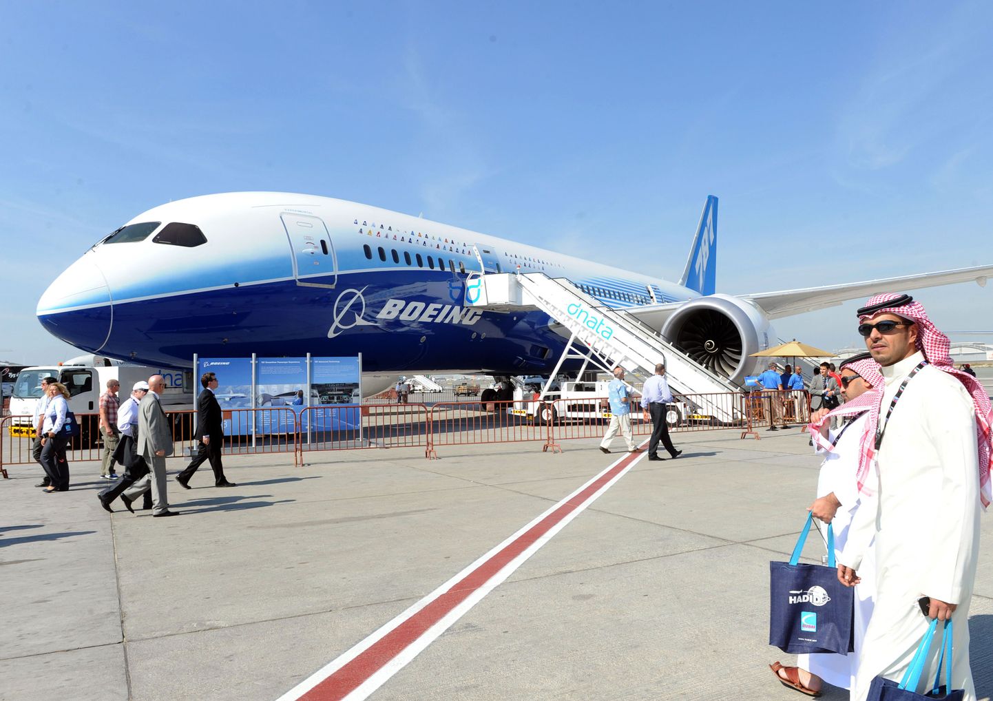 Boeing 787 Dreamliner lennundusmessil Dubais.