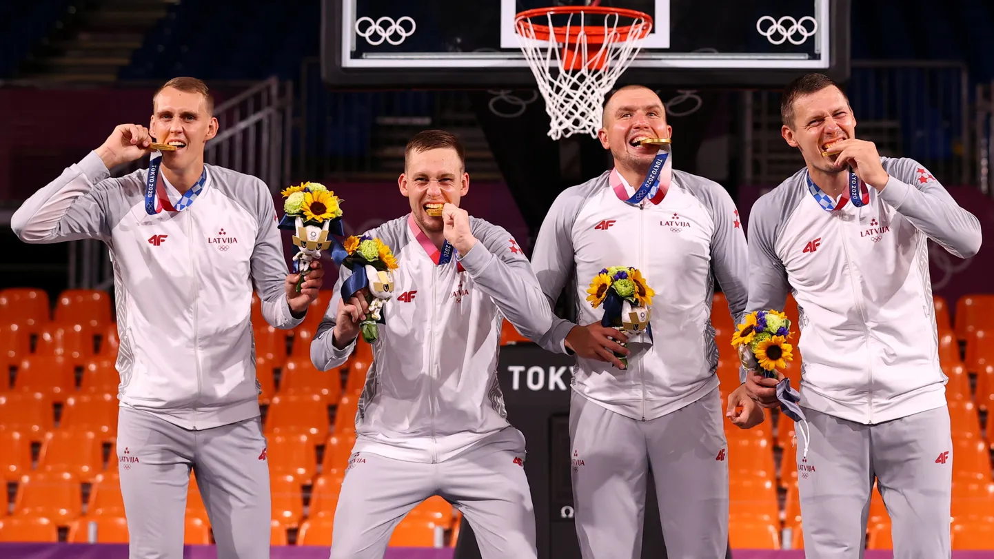 Latvijas 2021. gada Olimpisko spēļu zelta medaļnieki – 3x3 basketbolisti.