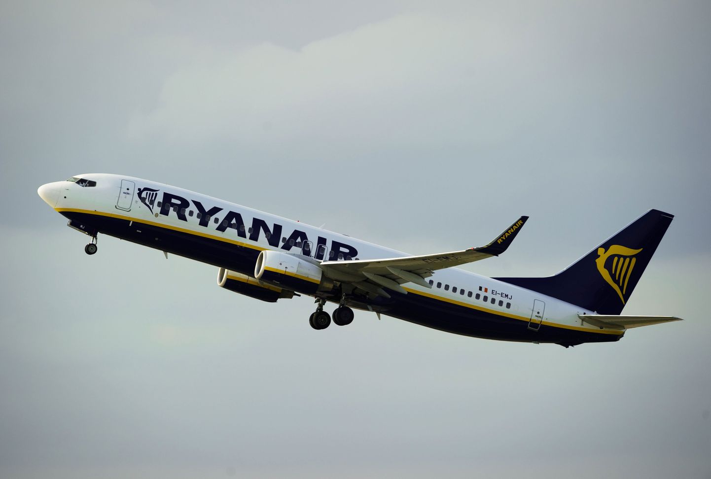 Ryanair palkas 19-aastase noormehe piloodiks