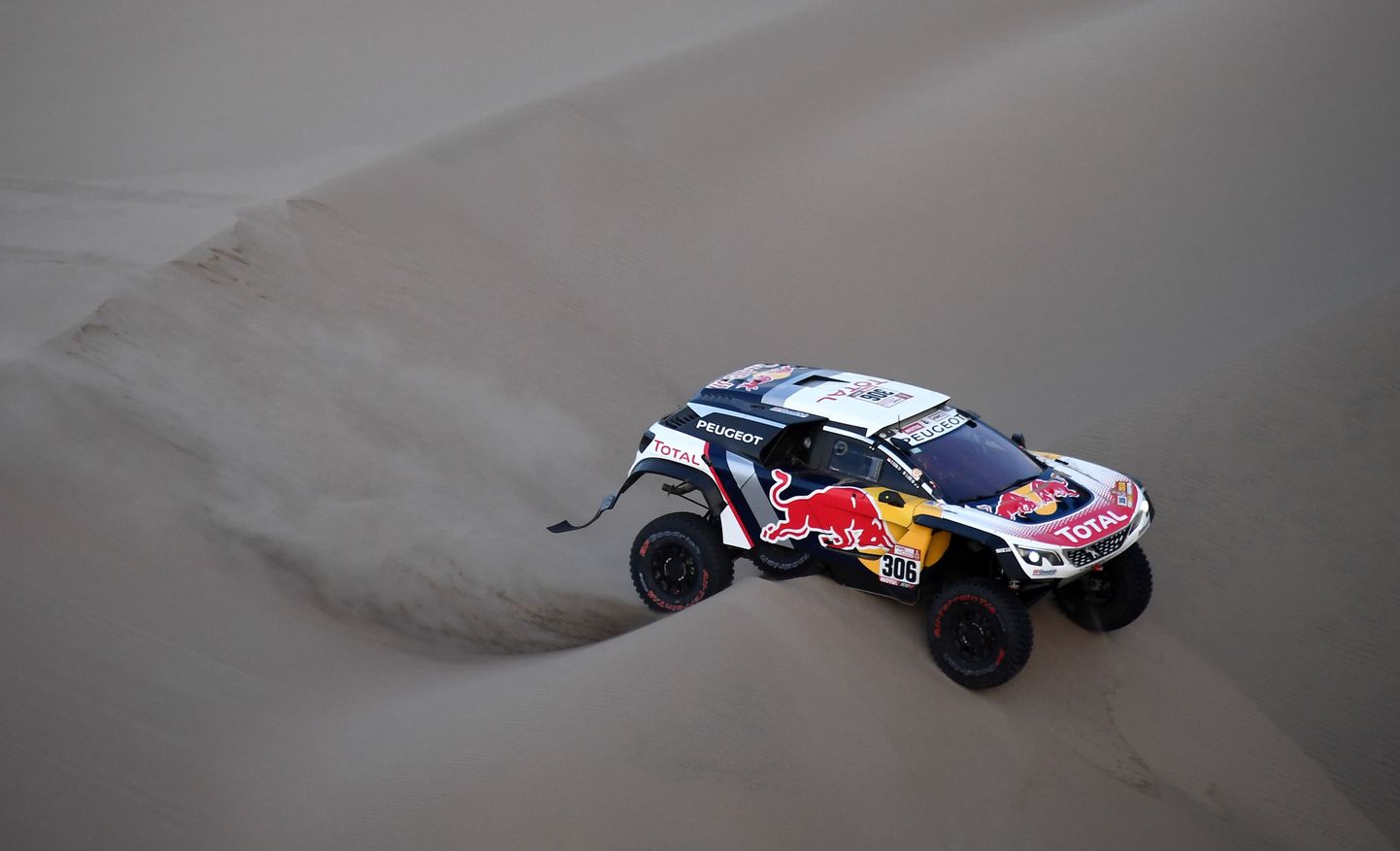 Sebastien Loeb'i jaoks lõppes eelmisel aastal Dakar düünis kinni jäädes.