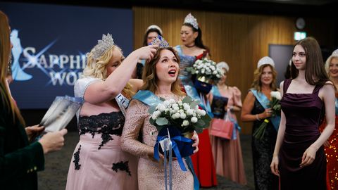 ВИДЕО И ФОТО ⟩ Медсестра из Силламяэ, курьер DPD и мать 12 детей: в Таллинне выбрали самых смелых красавиц