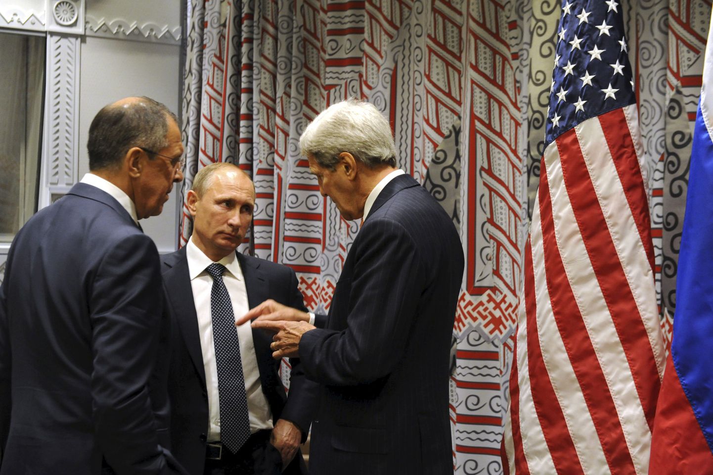 Venemaa president Vladimir Putin eile riigi välisministri Sergei Lavrovi ja USA välisministri John Kerry.