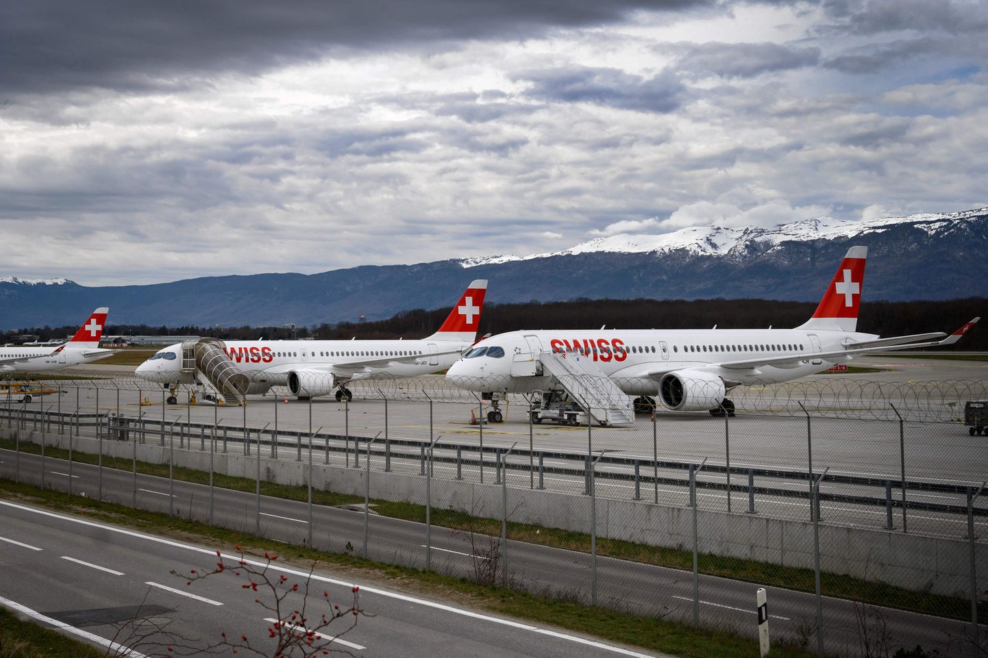 Swiss International Air Linesi lennukid Genfi lennujaamas. Pilt on illustreeriv.