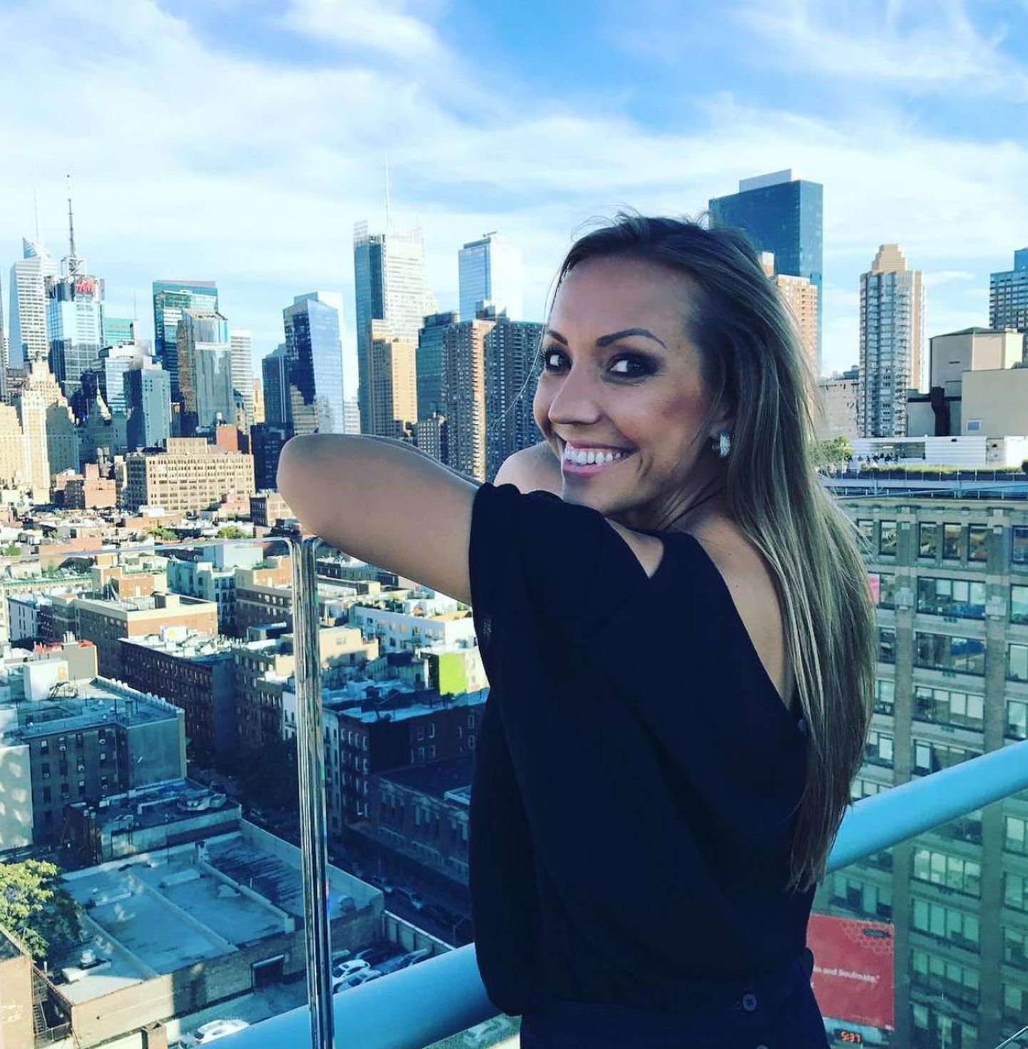 Kertu Jukkumist USAs Samsungi promoüritusel tehtud pilt, mis Instagramis sai allkirjaks «NYC from the rooftop #Unpacked #GalaxyNote8#DoWhatYouCant» ehk «New York katuselt #lahtipakitud #GalaxyNote8 #TeeMidaSaEiSaa.»