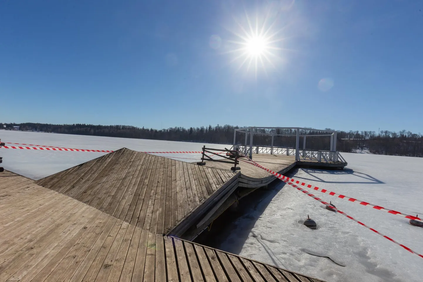Viljandi rannas rotundile viiv sild meenutab praegu trikiratastele mõeldud rampi. Silla on selliseks vorminud loodusjõud.