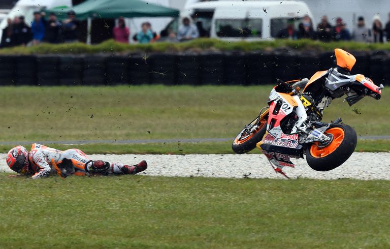 Marc Marquez võttis liigse riski ja kukkus esikohal sõites. FOTOD: Scanpix