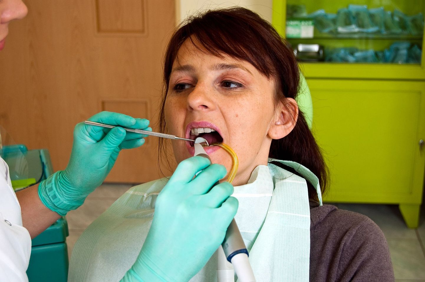 Hambaarsti juures tuleb täiskasvanul teenuste eest enam-jaolt ise maksta.