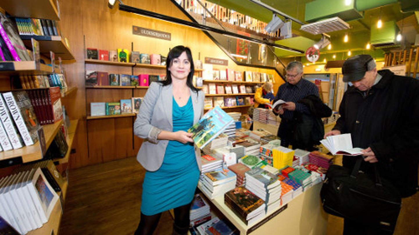 Mõlemad Ida-Virumaal avatavad raamatukauplused hakkavad pakkuma nii eesti- kui venekeelset lugemisvara. Pildil Rahva Raamatu turundusjuht Anu Vagenstein.