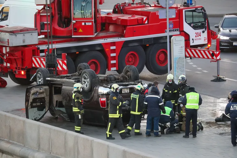 Ram'i juht jäi autosse kinni ning suri kohapeal.
