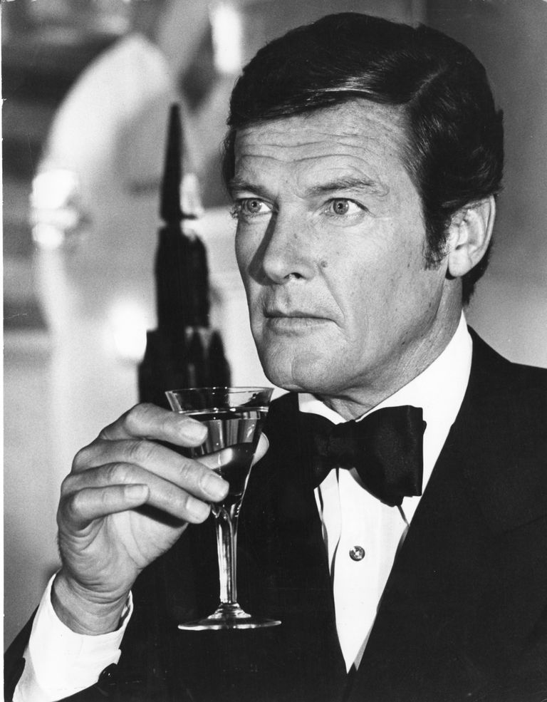 Roger Moore James Bondina martinit joomas