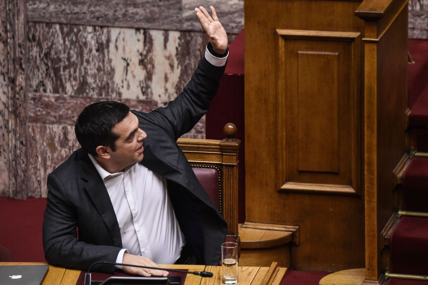 Kreeka peaminister Alexis Tsipras hääletamas.