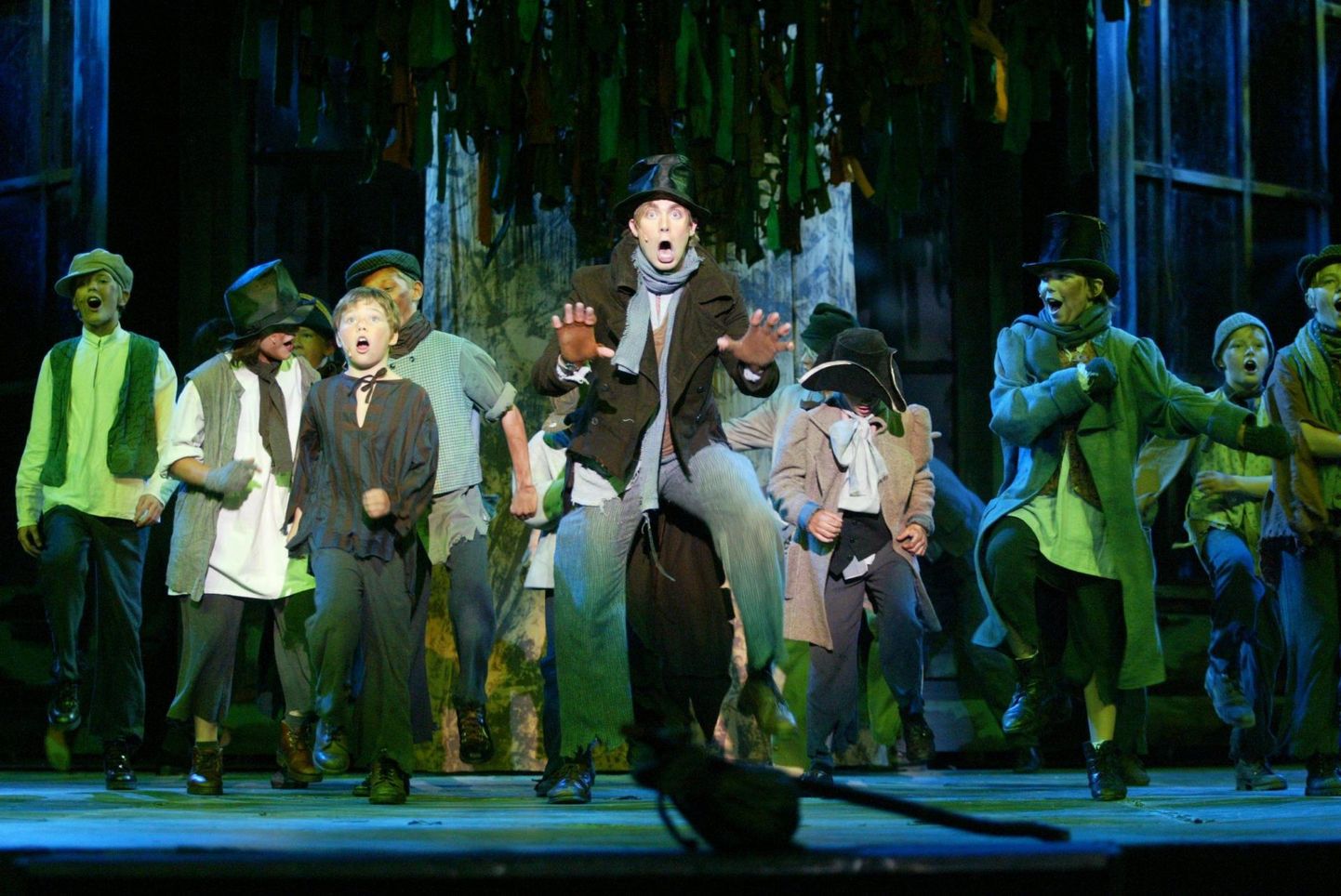 2003. aastal Tallinna linnahallis lavastatud “Oliver Twisti” muusikal.