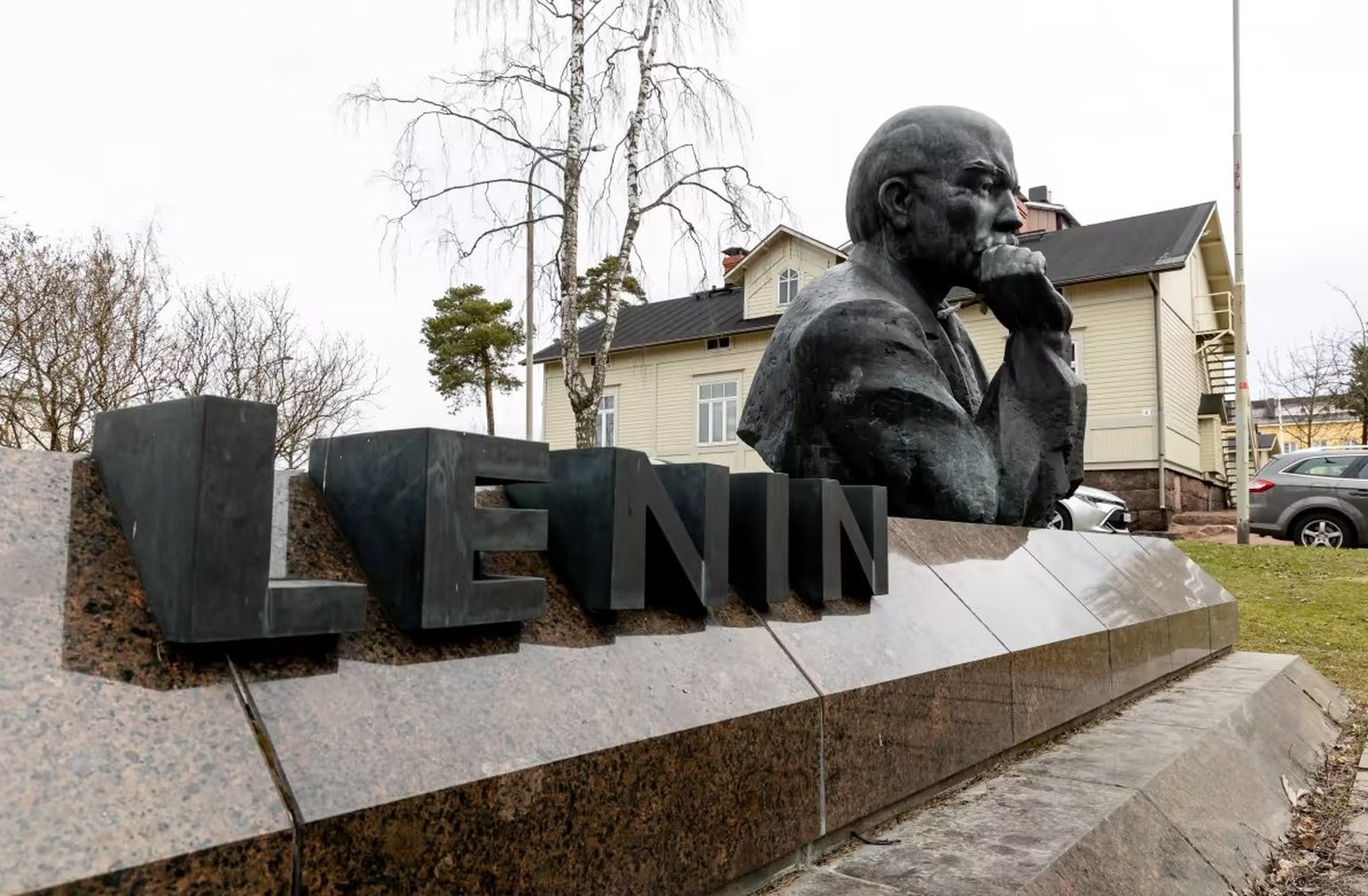 Vladimira Ļeņina piemineklis Somijas dienvidu pilsētā Kotkā.