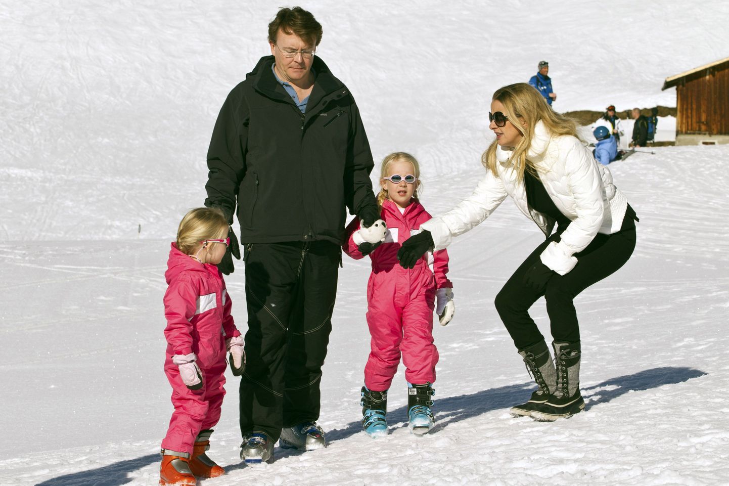 Hollandi prints Johan Friso koos abikaasa Mabeli ning tütarde Zaria ja Luanaga