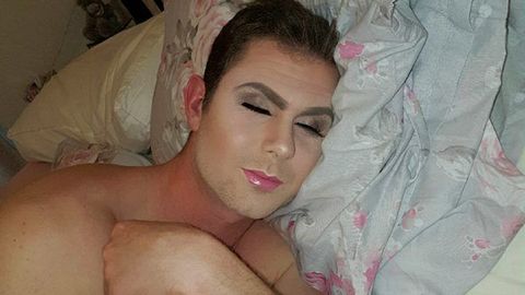 Британка сделала макияж спящему возлюбленному