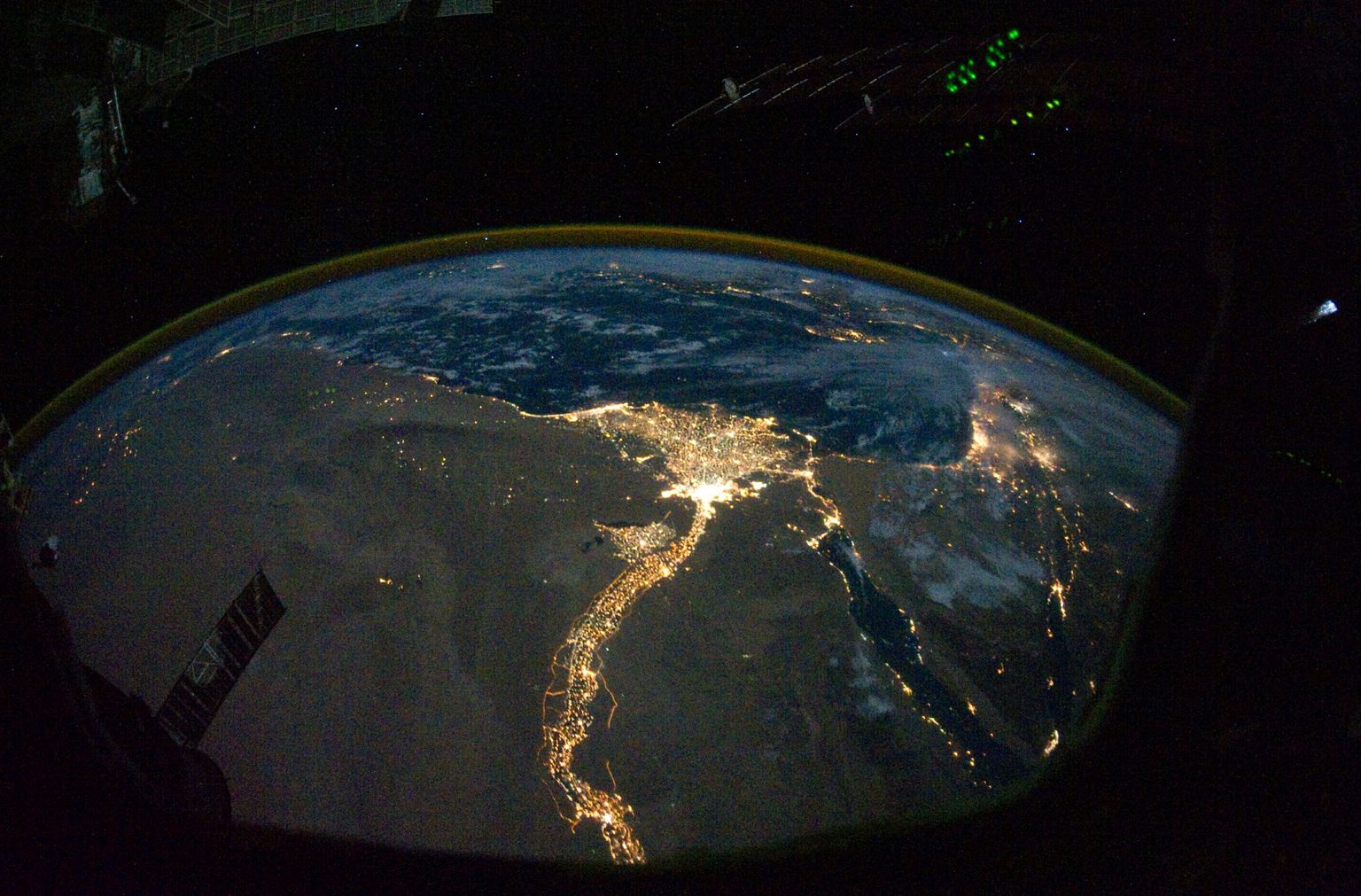 Rahvusvahelisest kosmosejaamast 28. oktoobril 2010 astronautide tehtud foto Egiptuse asustustest ja Niiluse jõest