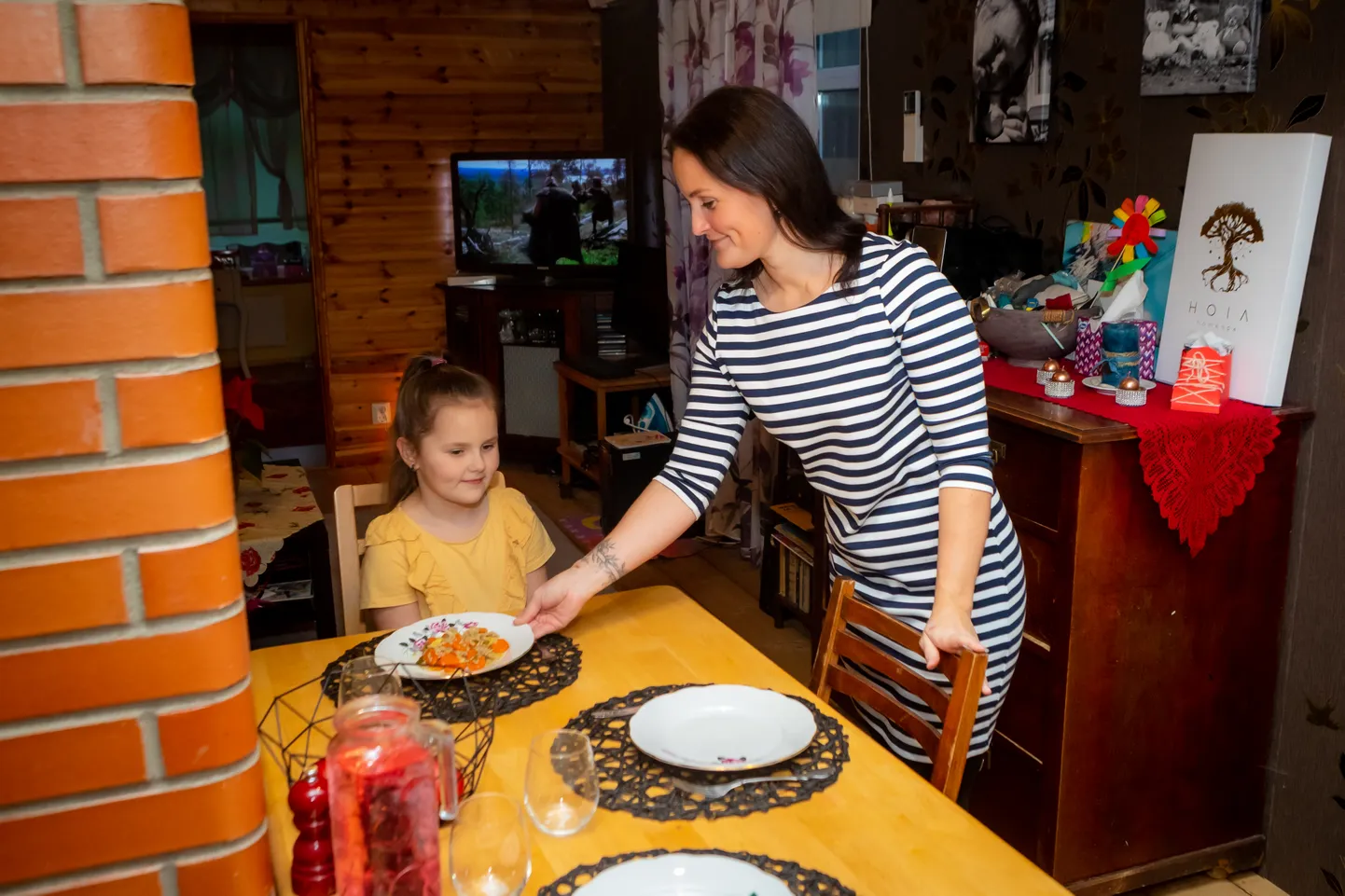 HEAD ISU! Kati Sofiale ühepajatoitu serveerimas.