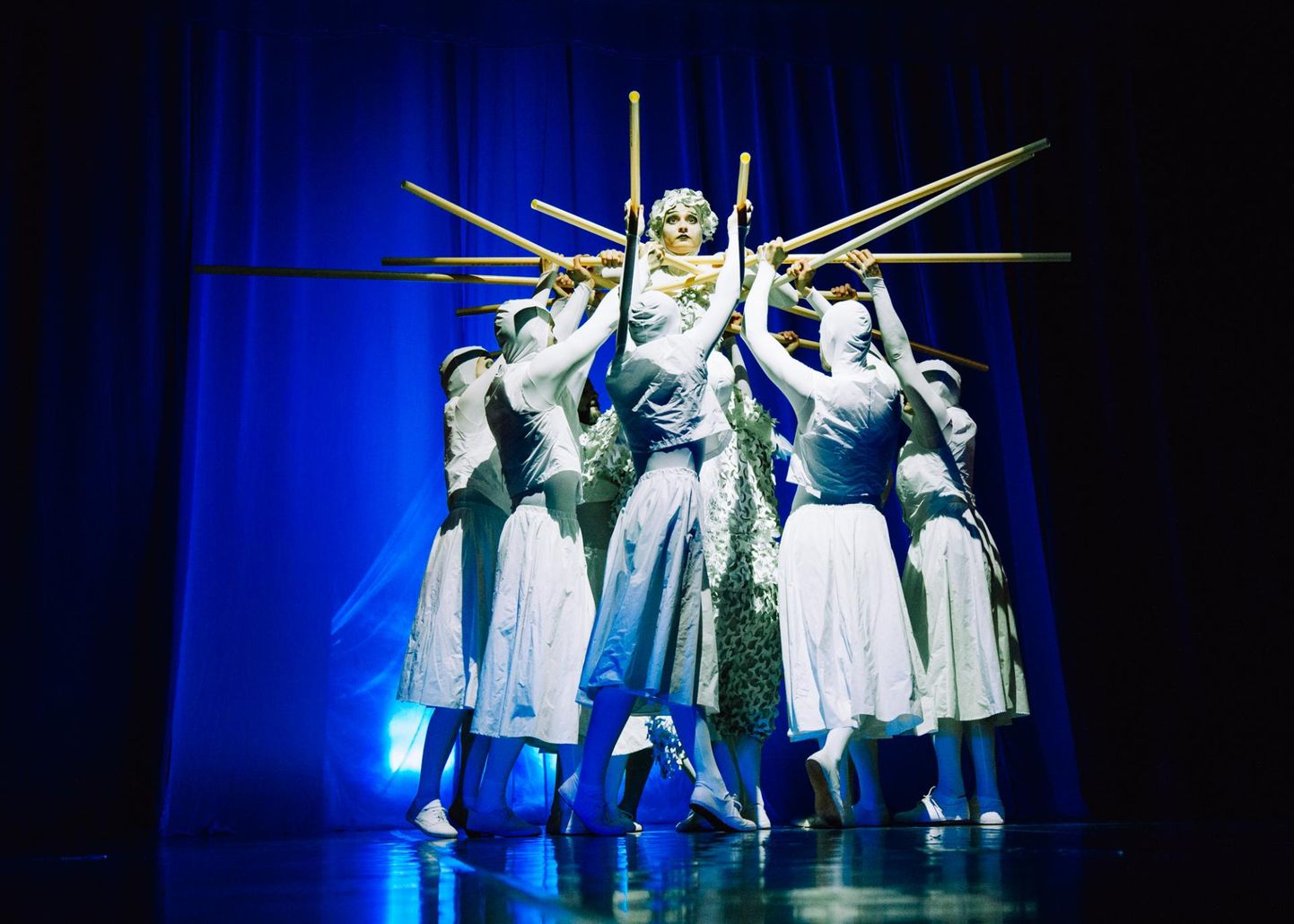 Sasa Pepeljajev toob mütoloogilise fantaasiamaailma lavale mitekülgsete tantsulis-visuaalsete lahendustega.