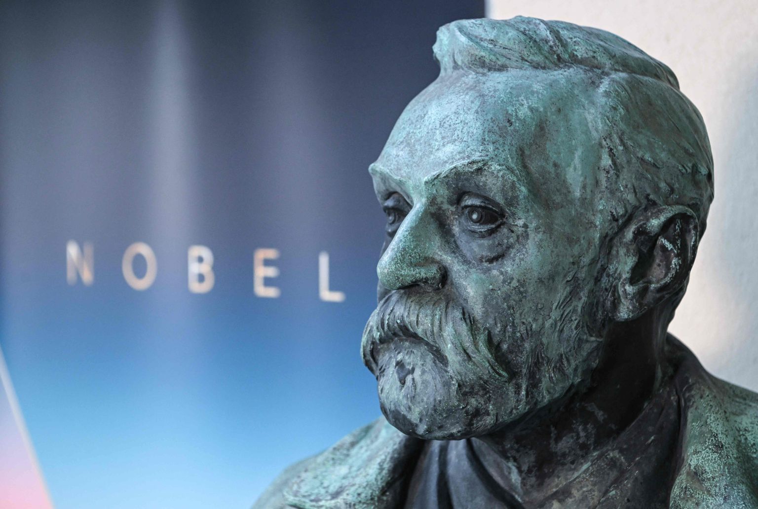 Alfred Nobeli püst.