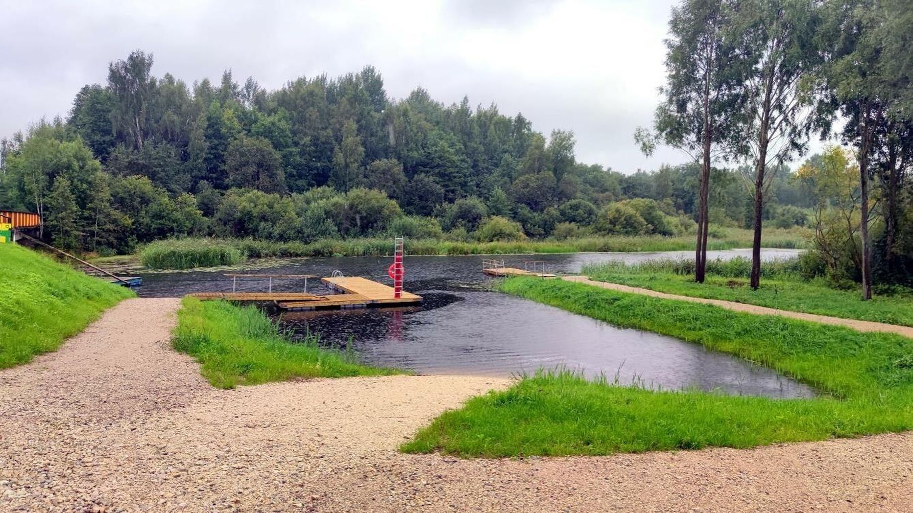 Viljandi valla kaasava eelarve toel sai korda Tänassilma jõe äärse Surva silla ujumiskoht.