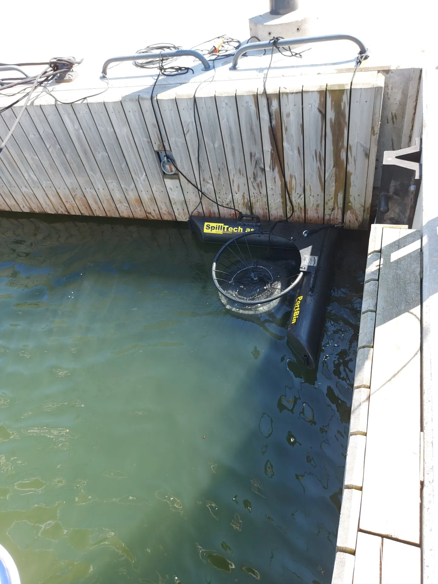 Автоматический морской мусоросборник PortBin в порту Какумяэ.