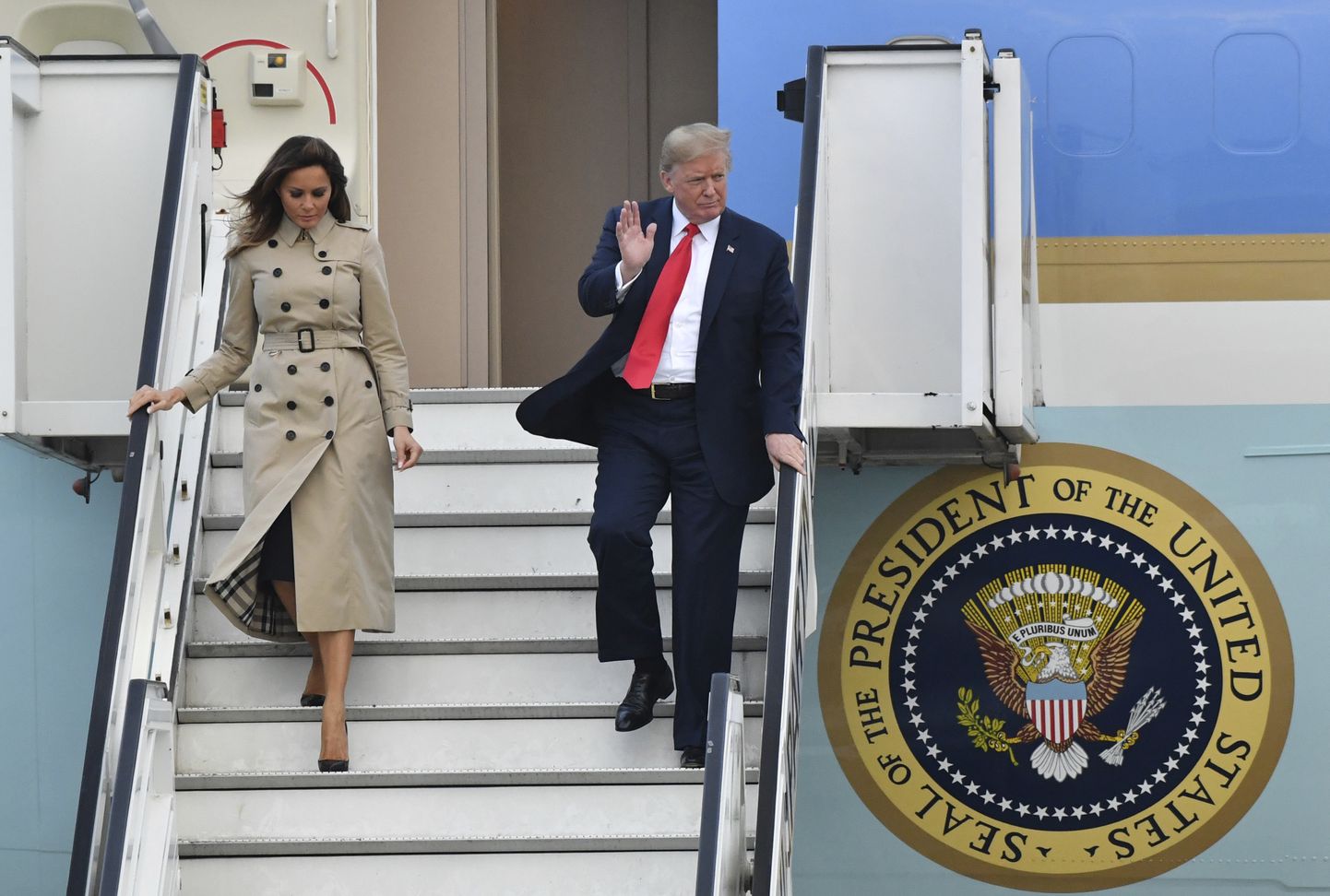 USA president ja esileedi Belgiasse saabumas.
