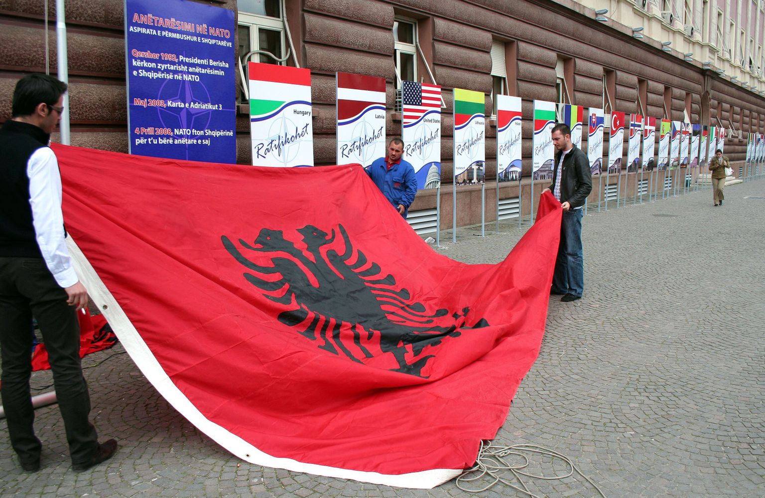 Albānijas karogs