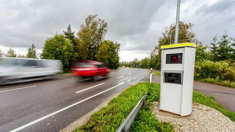 OTSEPILT ⟩ Riigikogu arutab kiiruskaamerate hoiatusmärkide eelnõu