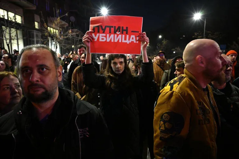 Митинг в Ереване после смерти Навального.