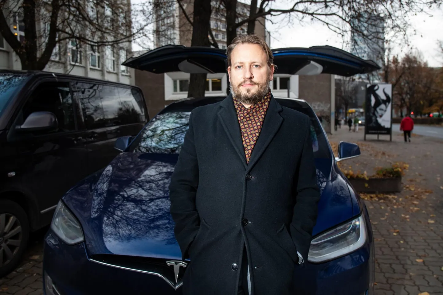 Pisut vähem kui kuus aastat tagasi lasi füüsikadoktor Mario Kadastik maanteeametis arvele võtta esimese Tesla elektriauto Eestis, Model S. Nüüd on kohaliku Tesla kogukonna esientusiasti kasutuses Model X.