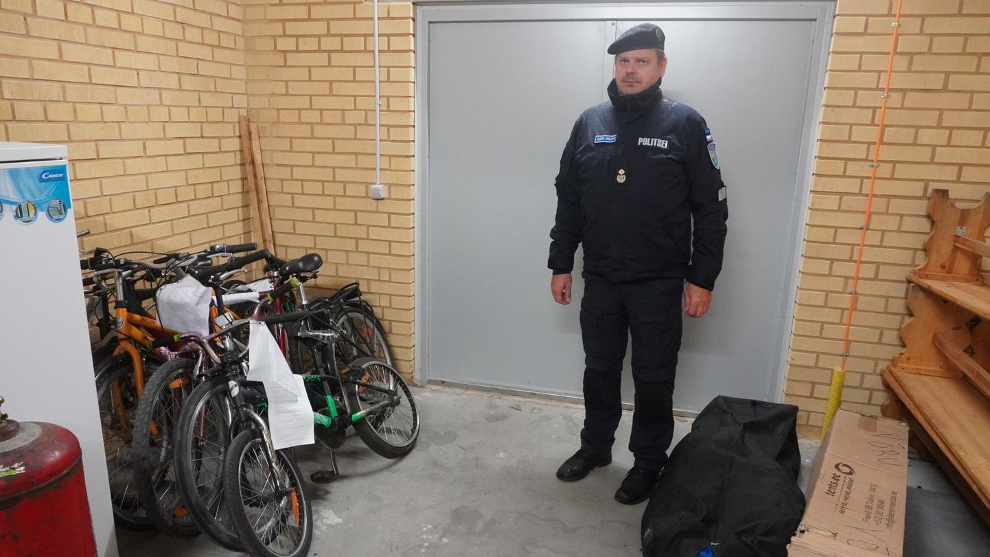 Praegu on Võru politseimajas hoiul 12 eset, nende seas ka hulk jalgrattaid, ütles piirkonnavanem Anti Paap.

 