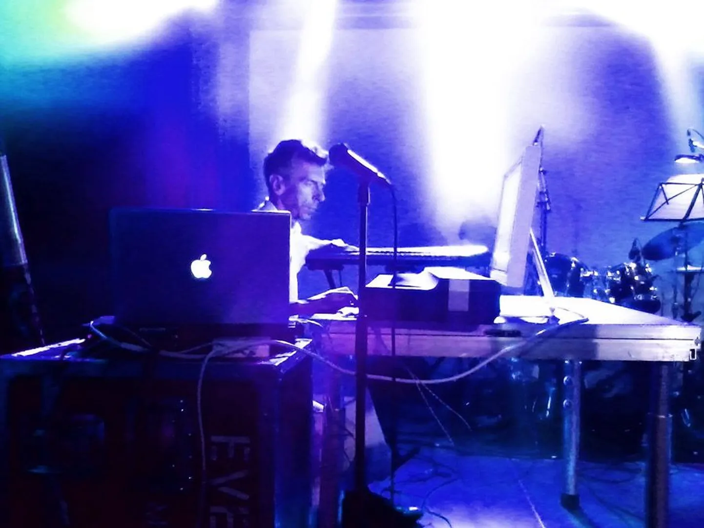 Erkki-Sven Tüür mängis üle hulga aja laval süntesaatoreid ja trumme.