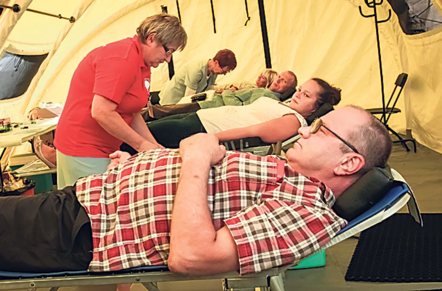 Pärnu haigla veretalituse püstitatud doonoritelke külastas esmaspäeval ja teisipäeval üle 200 inimese.