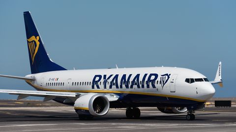 Ryanair tögab reisijaid: seda aksessuaari pole mõtet lennukis kanda