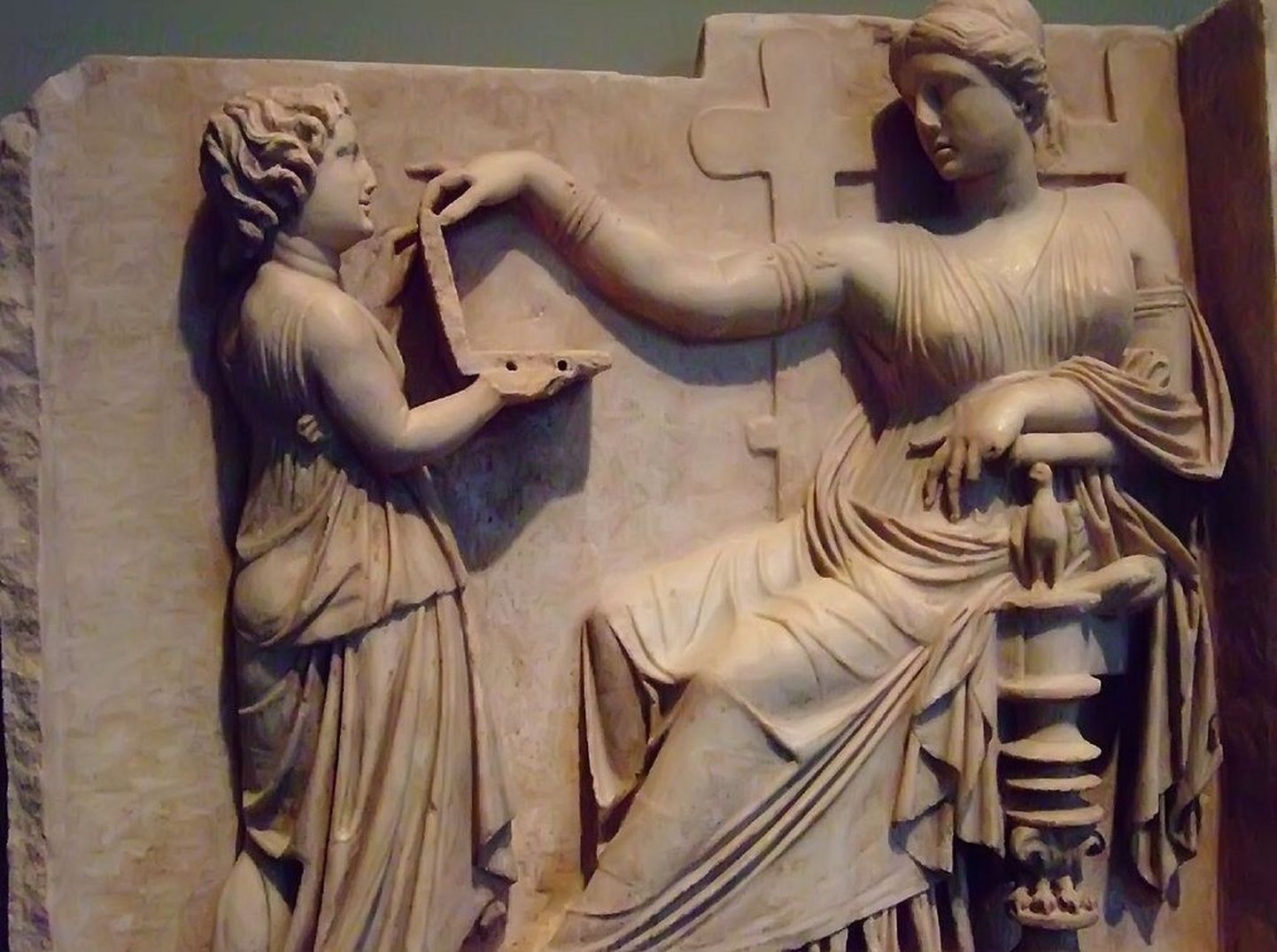 Vana-Kreeka skulptuur, millel vandenõuteoreetikute sõnul on kujutatud sülearvutit