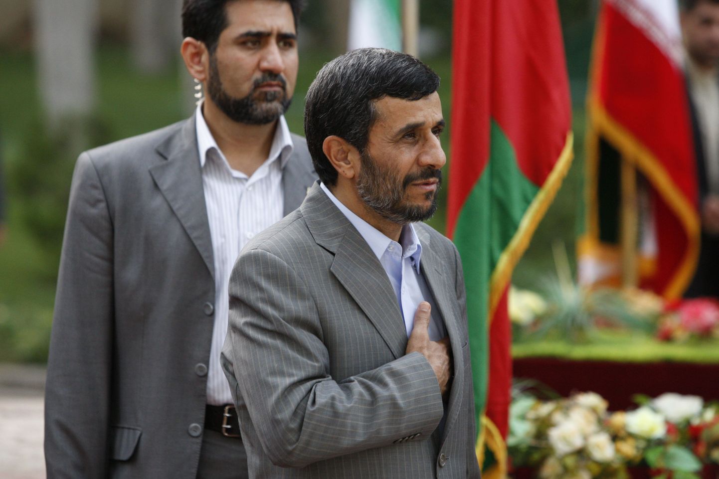 Mahmoud Ahmadinejad (esiplaanil).