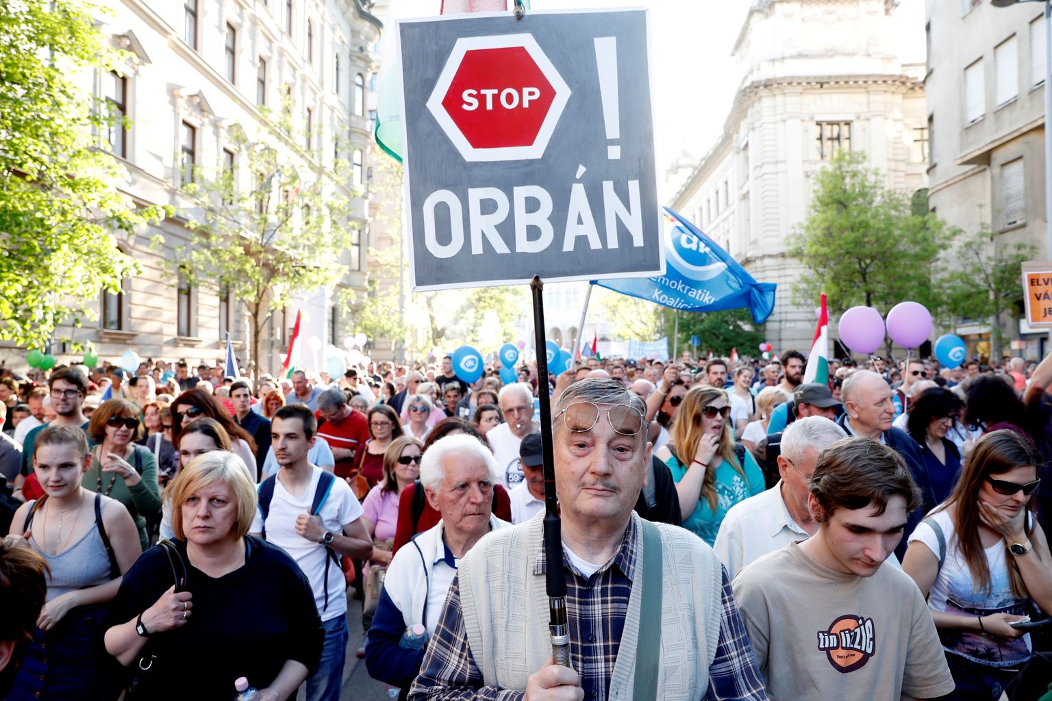 Igal nädalavahetusel alates Ungari parlamendivalimistest on pealinna Budapesti tänavatele kogunenud meeleavaldajad, et näidata oma vastumeelsust võimust üha tugevamini kinni hoidava peaminister Viktor Orbáni vastu.