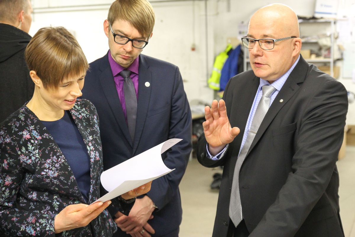 President Kersti Kaljulaid külastamas Anstla Inno mööblivabrikut.