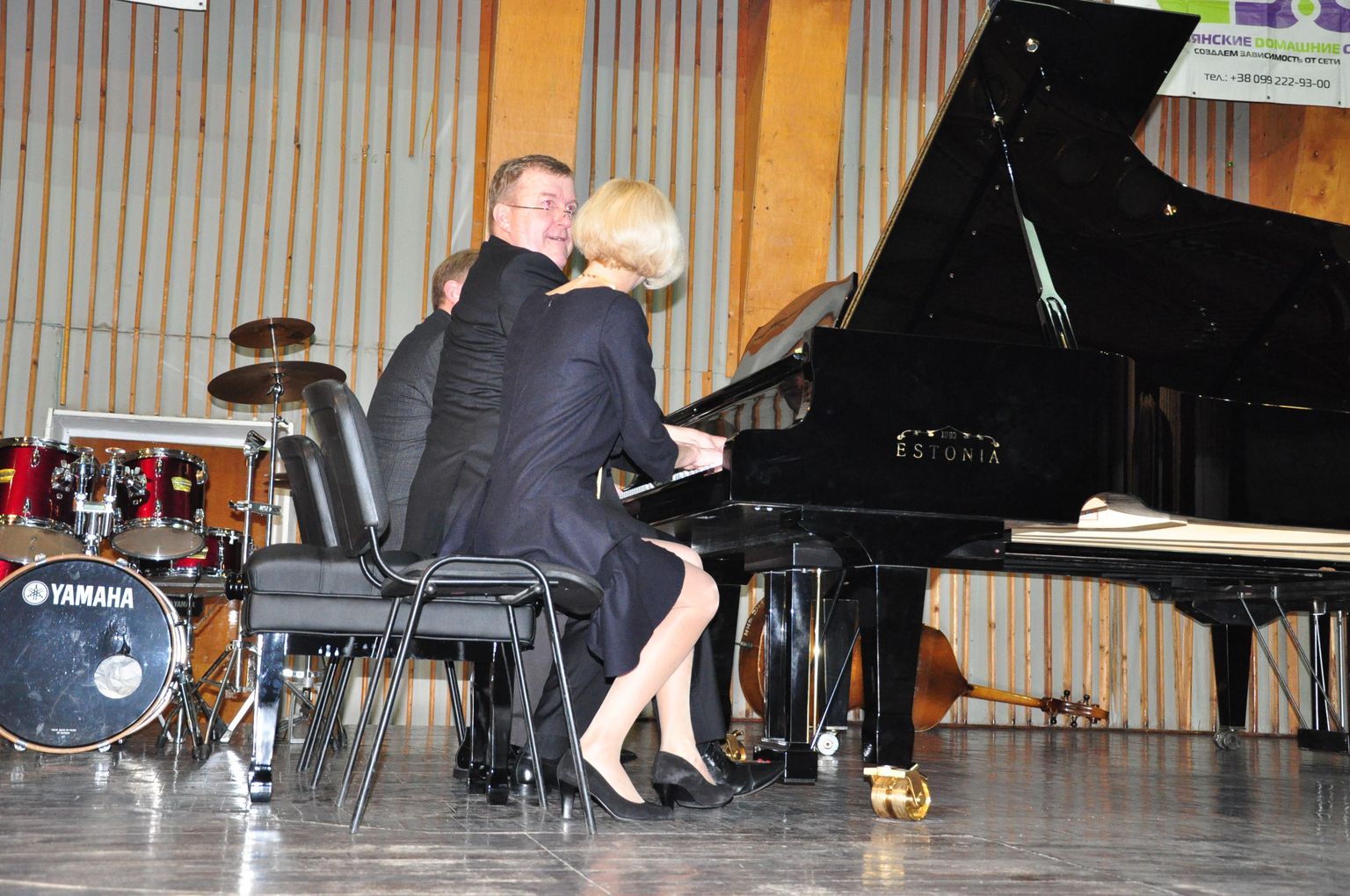 Ukraina Slovjanski linna kaunite kunstide koolis toimus eile eestimaalaste kingitud Estonia klaveri pidulik esitluskontsert.