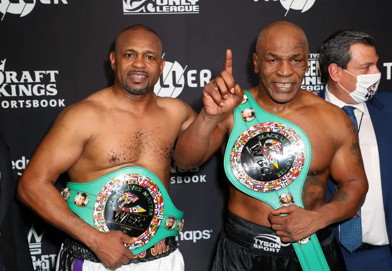 Roy Jones Jr. (vasakul) ja Mike Tysoni (paremal) vaheline matš lõppes 2020. aasta novembris viigiga.