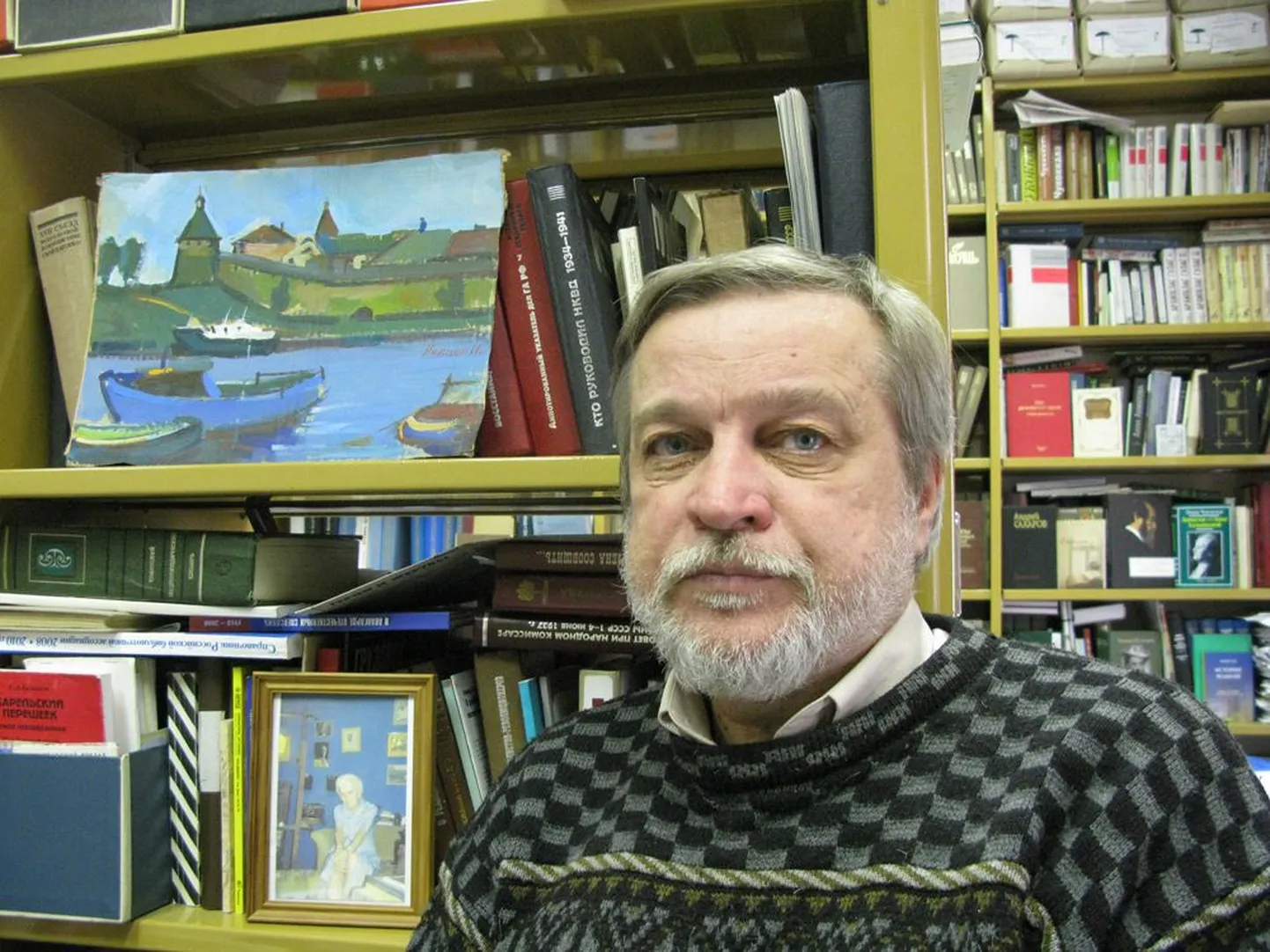 «Leningradi martüroloogiumi» peatoimetaja Anatoli Razumov on ühtlasi Vene rahvusraamatukogu juures tegutseva keskuse Tagasitoodud Nimed juhataja.
